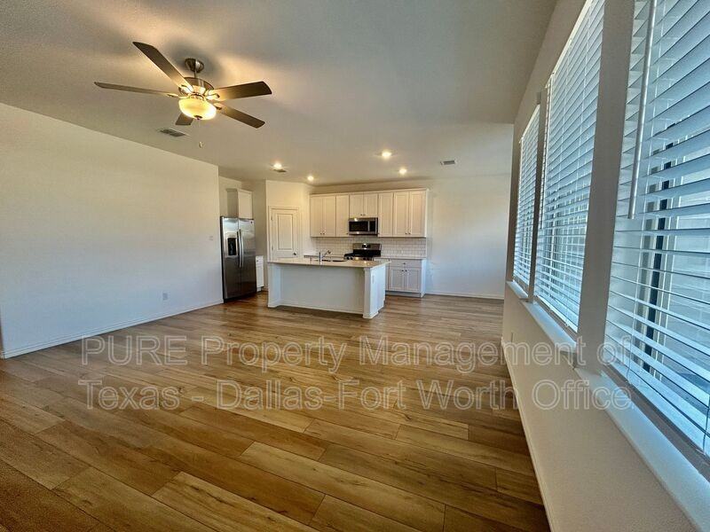 2113 Donker Dr - Photo 4 of 26