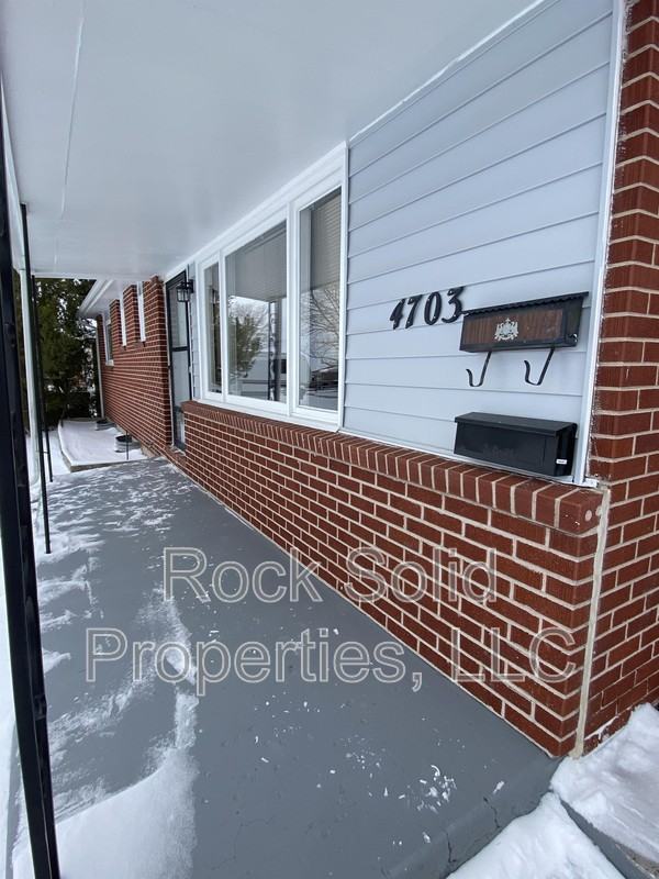 4703 E 17th St - Photo 2 of 31