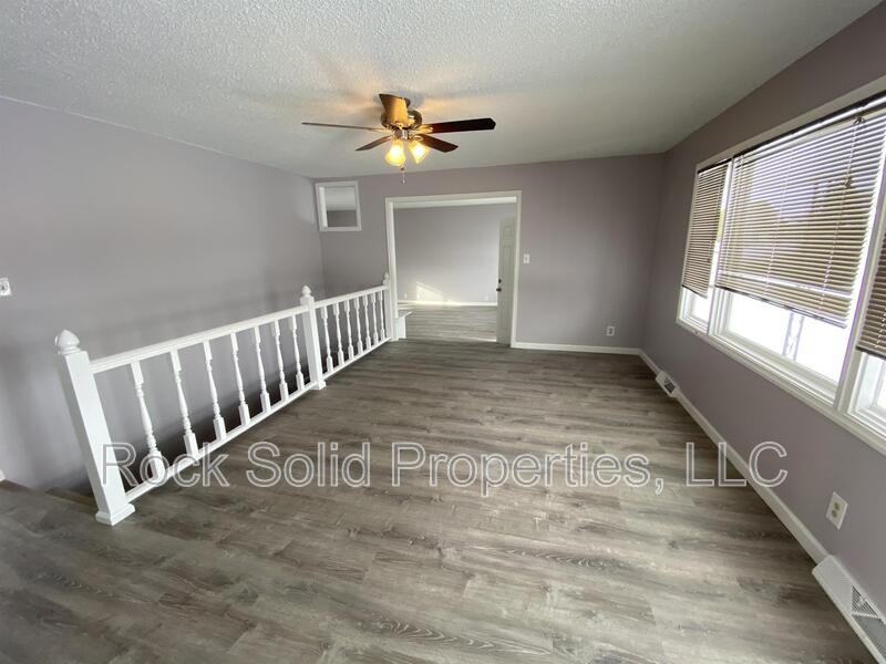 4703 E 17th St - Photo 3 of 31