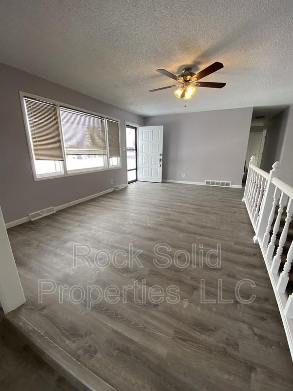 4703 E 17th St - Photo 4 of 31