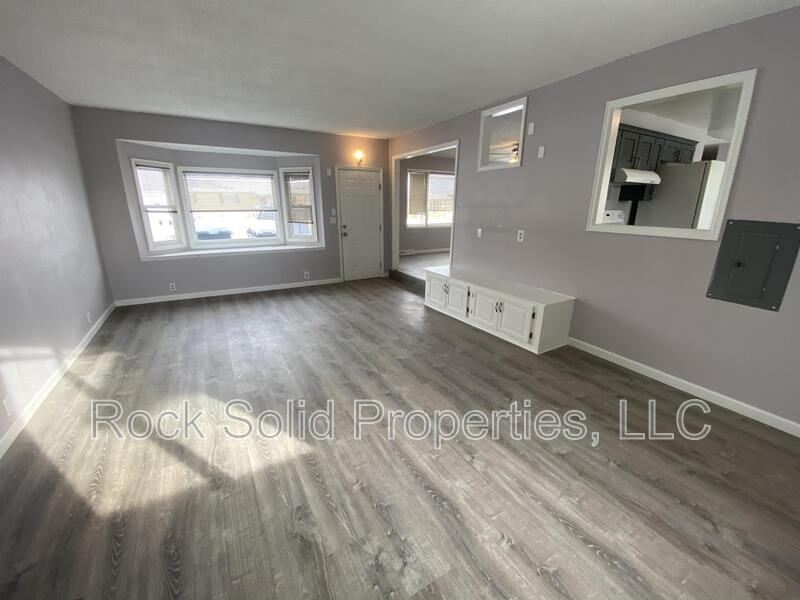 4703 E 17th St - Photo 5 of 31