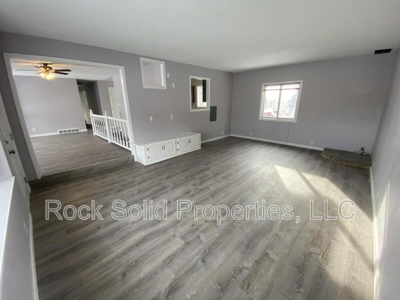 4703 E 17th St - Photo 7 of 31