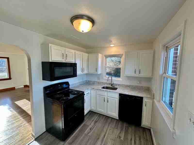 2757 Meadowview Dr Nw - Photo 3 of 21