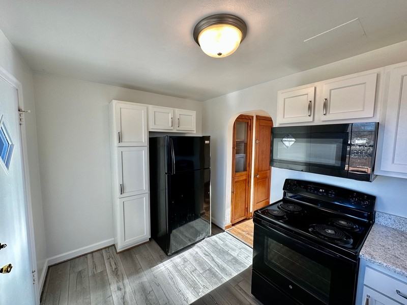 2757 Meadowview Dr Nw - Photo 4 of 21