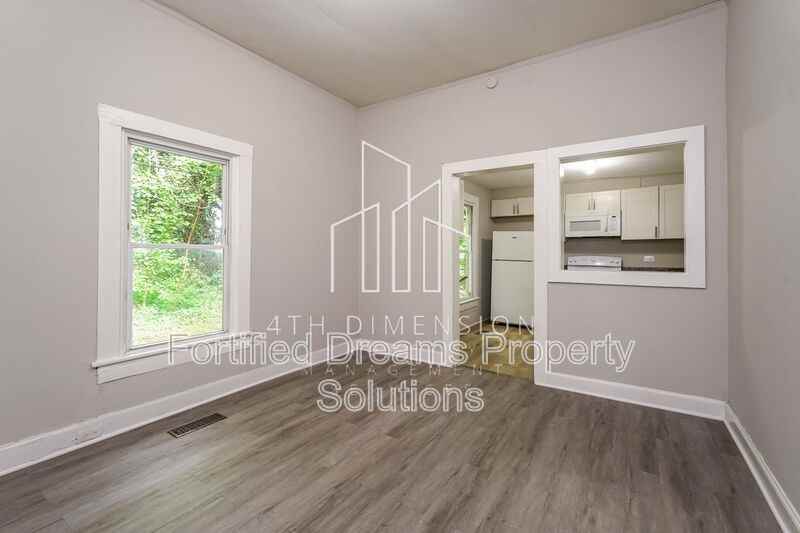 921 Ne 23rd St - Photo 4 of 18