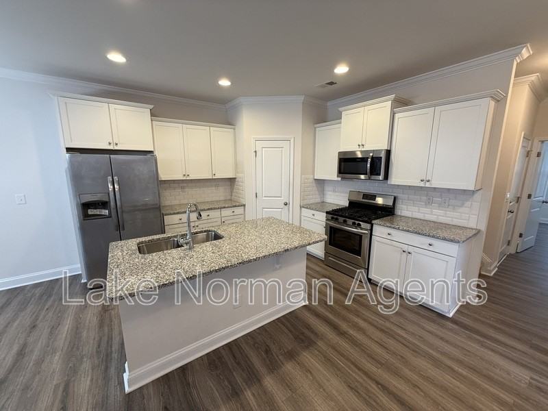 8627 Harris Lake Ln - Photo 3 of 20