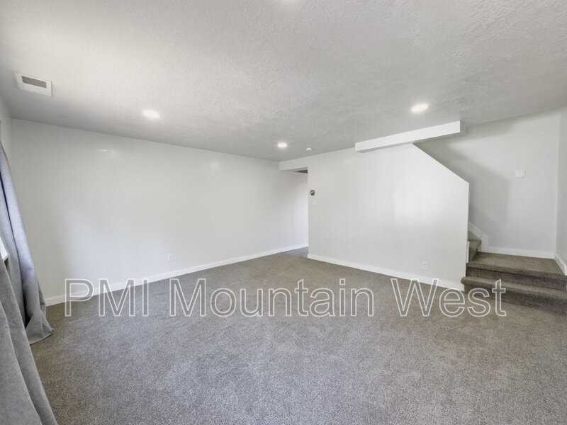 1520 Merlin Dr - Photo 2 of 24