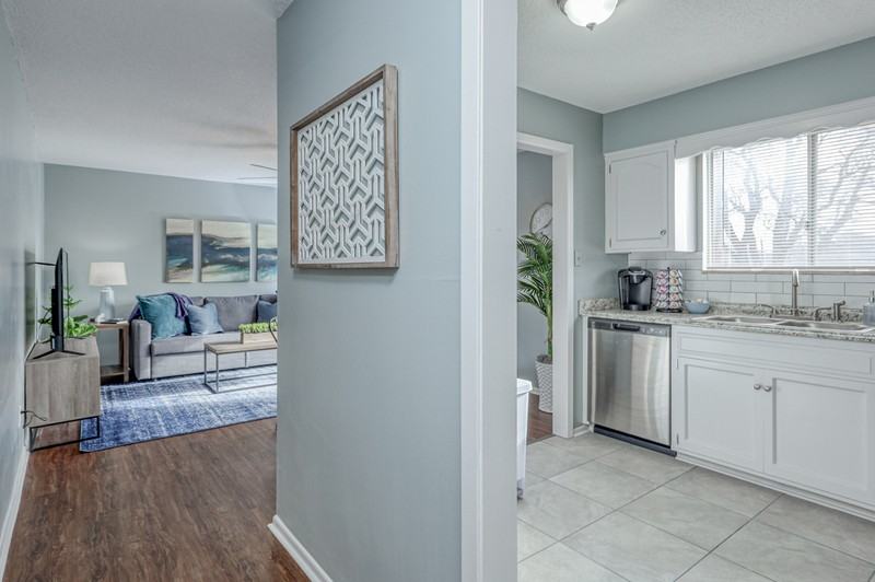 5601 W 58th St - Photo 4 of 28