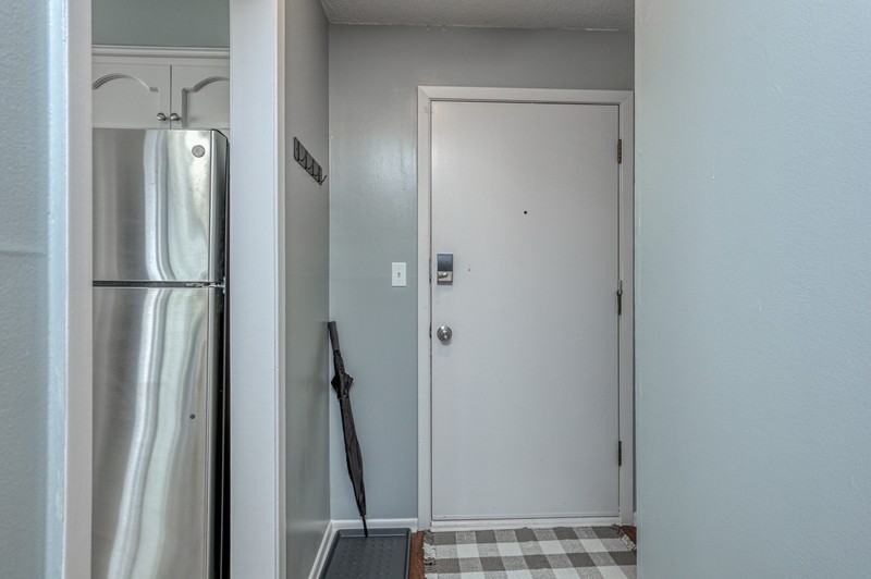 5601 W 58th St - Photo 5 of 28