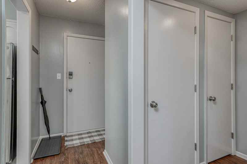 5601 W 58th St - Photo 6 of 28