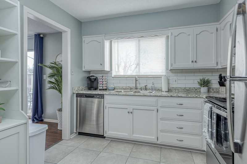 5601 W 58th St - Photo 7 of 28