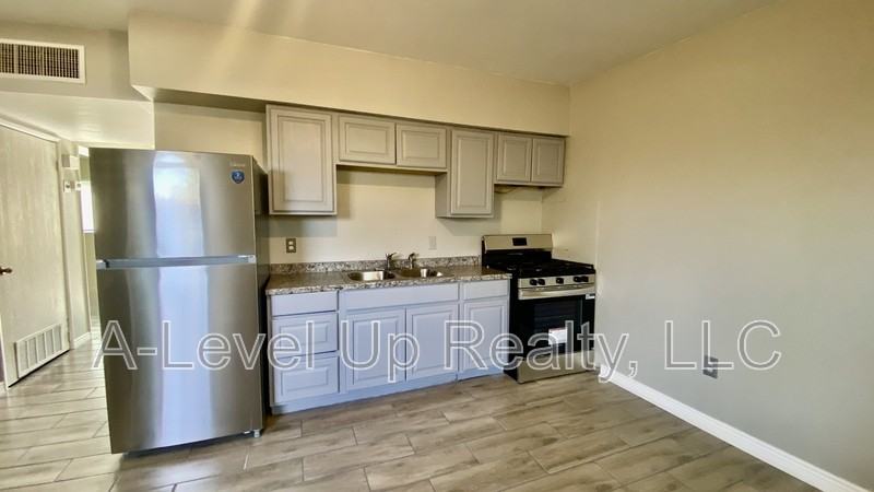 5745 S Southland Blvd - Photo 4 of 18