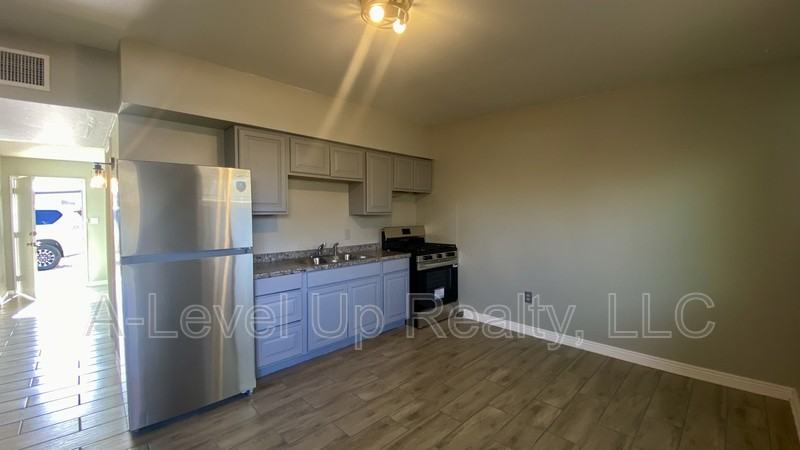 5745 S Southland Blvd - Photo 5 of 18