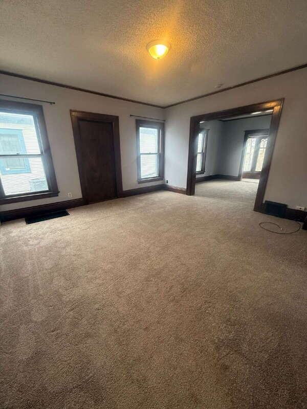 1813 Sw 2nd St - Photo 3 of 17