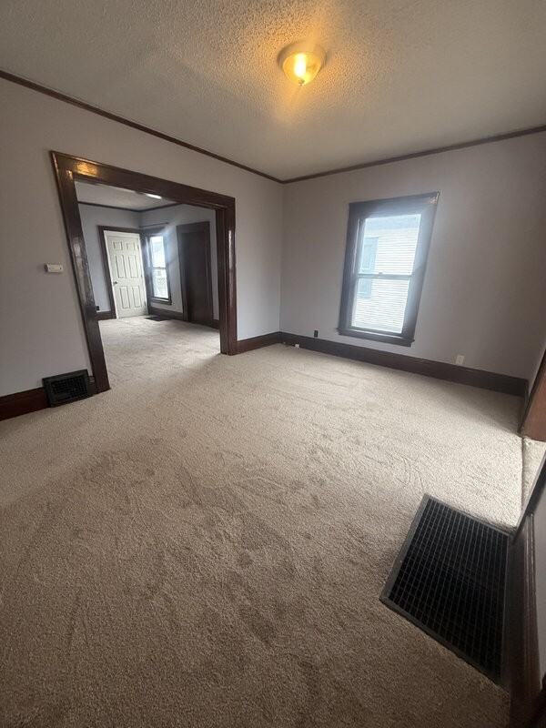 1813 Sw 2nd St - Photo 4 of 17