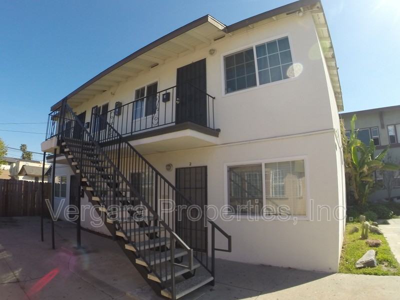 1083 E 7th St #4 - Photo 4 of 19