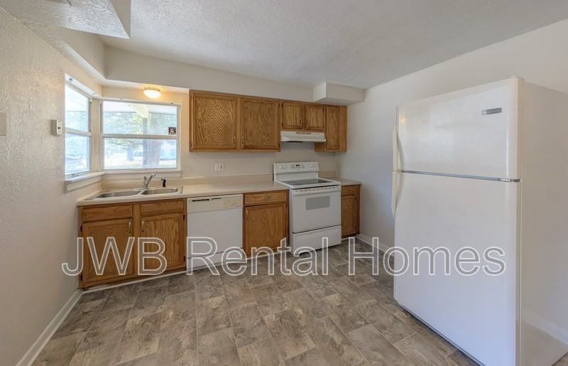 859 Mcduff Ave S - Photo 4 of 17