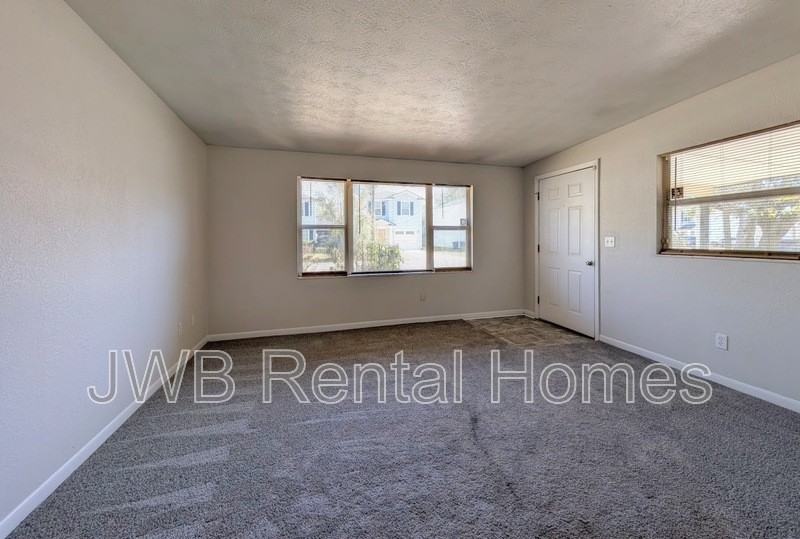 859 Mcduff Ave S - Photo 6 of 17