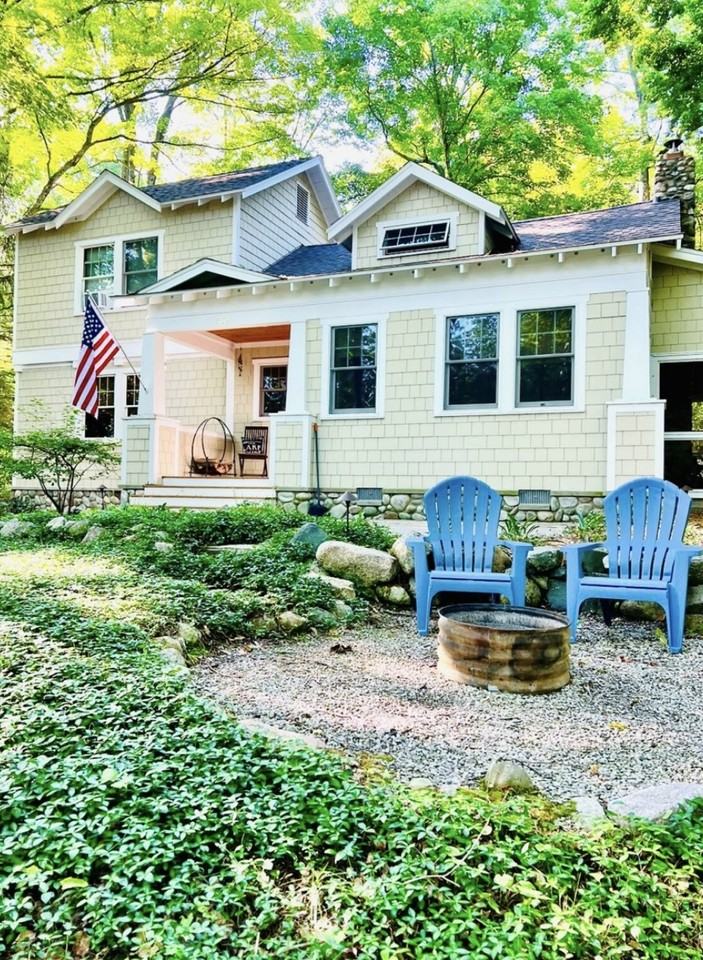 239 Leonard Ct #NA - Photo 2 of 19