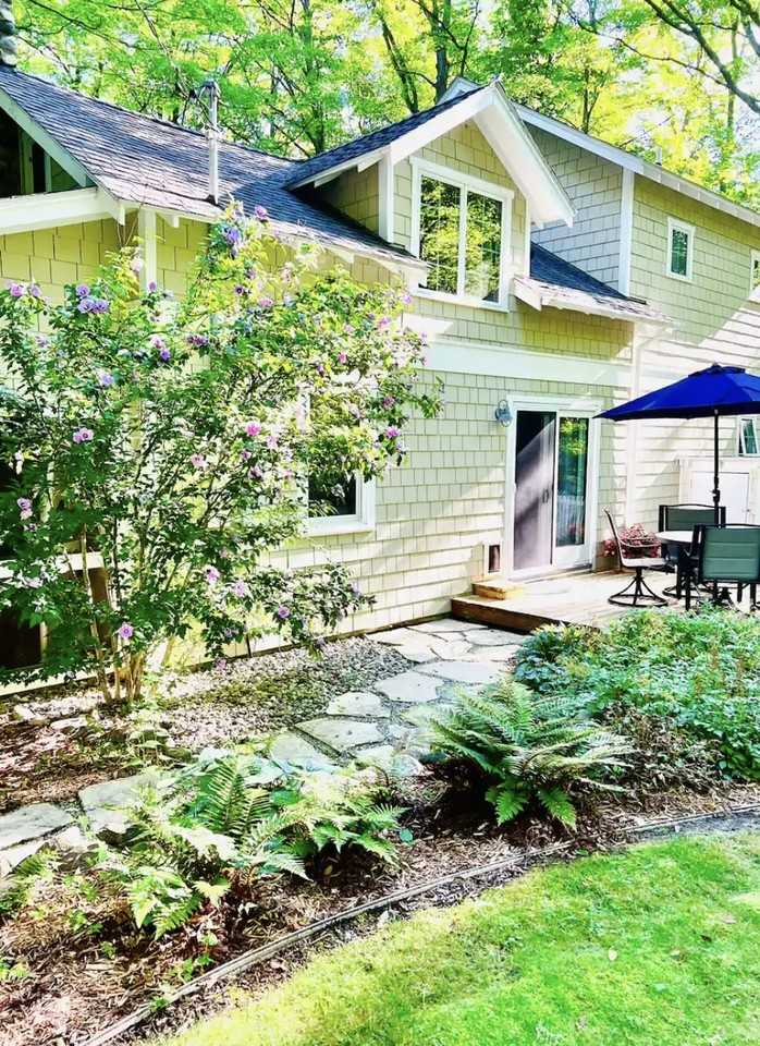 239 Leonard Ct #NA - Photo 3 of 19