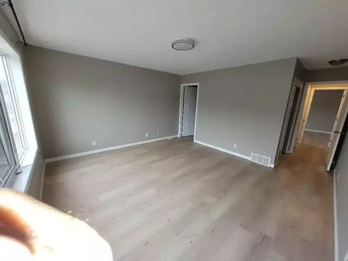 9344 103a Ave Nw - Photo 3 of 19