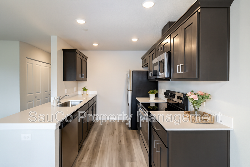 2564 Hawthorne St - Photo 3 of 12