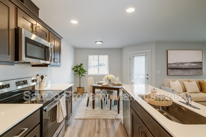 2564 Hawthorne St - Photo 4 of 12