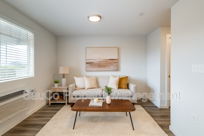 2564 Hawthorne St - Photo 5 of 12