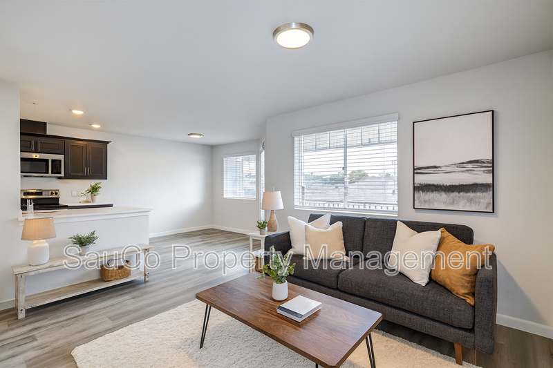 2564 Hawthorne St - Photo 6 of 12