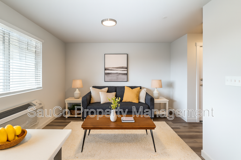 2564 Hawthorne St - Photo 7 of 12