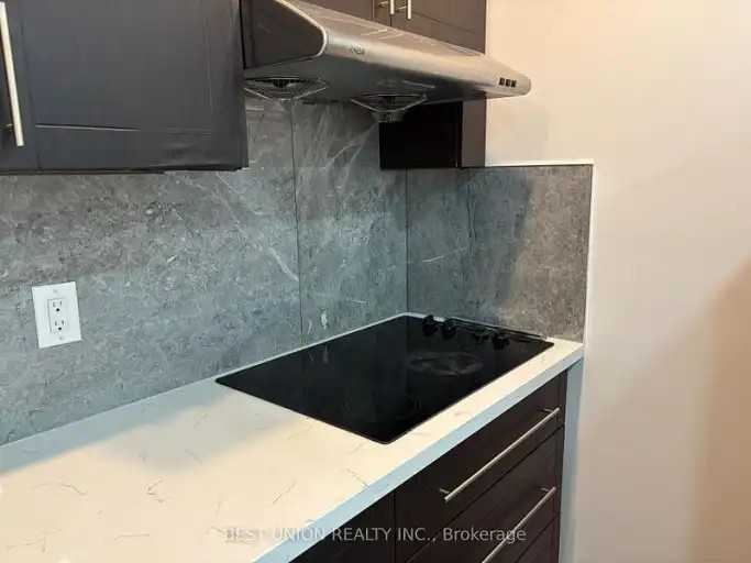 420 Queen St W #1 - Photo 7 of 8