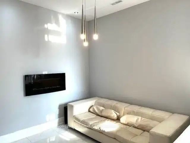 220 Ossington Ave #2 - Photo 3 of 9