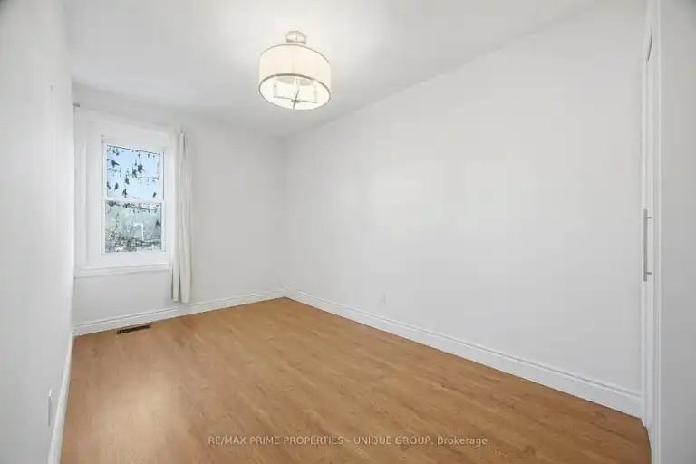 589 Logan Ave - Photo 3 of 14