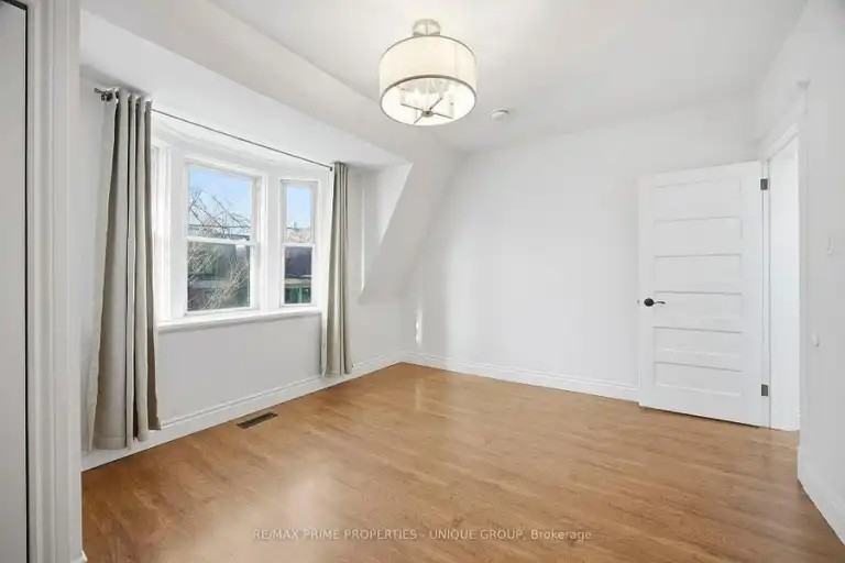 589 Logan Ave - Photo 5 of 14