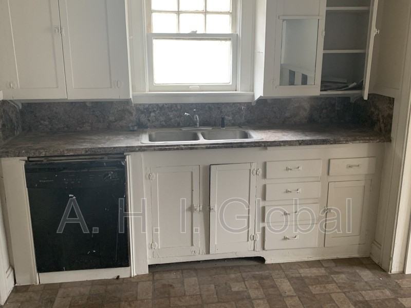 1620 S Hayden St - Photo 4 of 11