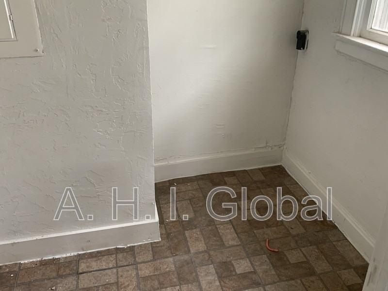 1620 S Hayden St - Photo 5 of 11