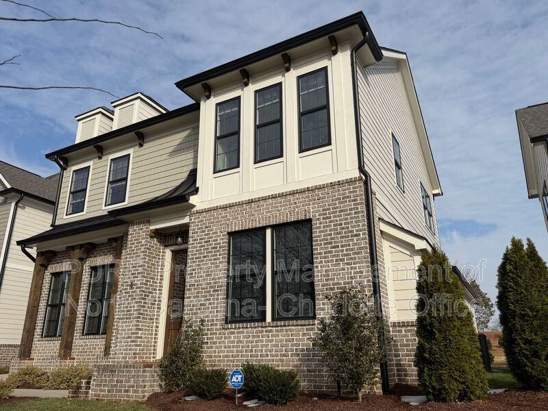 4 Oak St - Photo 3 of 43