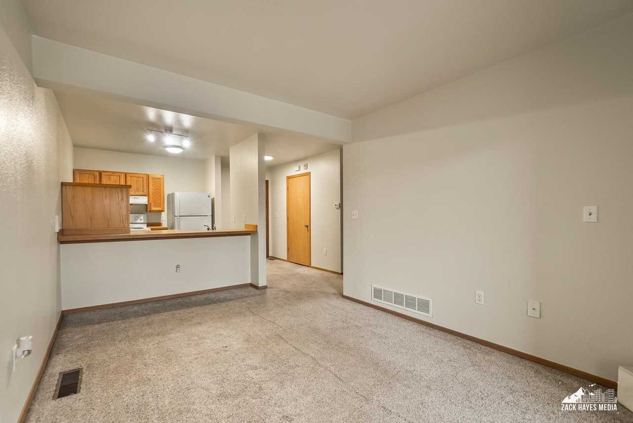 4611 Juneau St - Photo 5 of 10