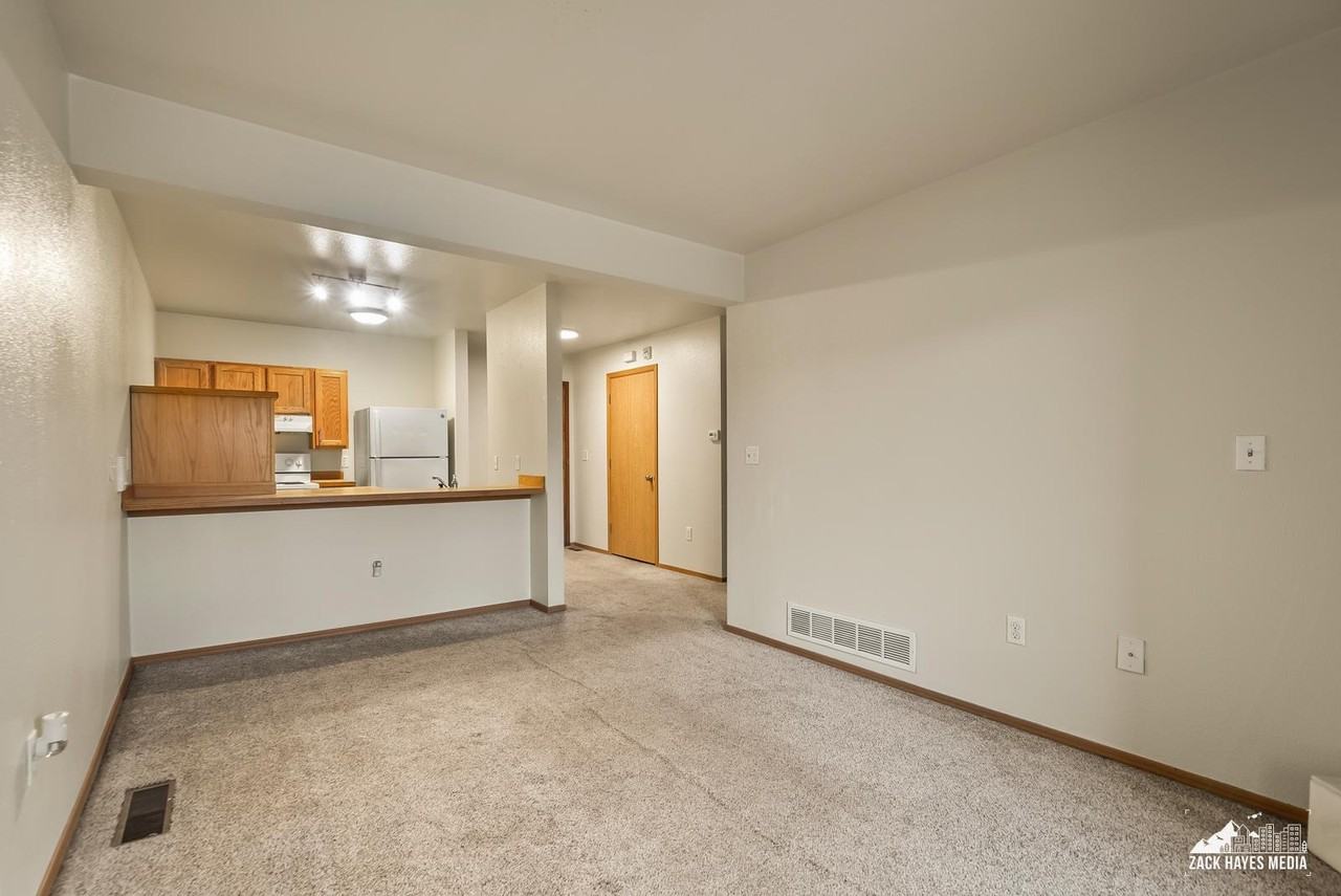 4611 Juneau St - Photo 7 of 10