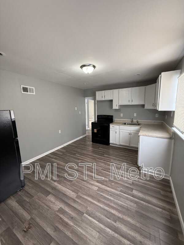 9729 Lorna Ln - Photo 2 of 8