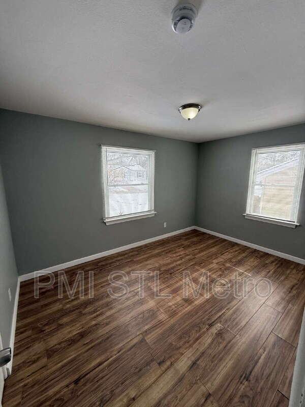 9729 Lorna Ln - Photo 5 of 8