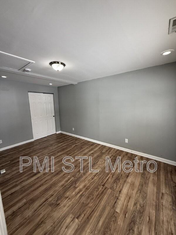 9729 Lorna Ln - Photo 6 of 8