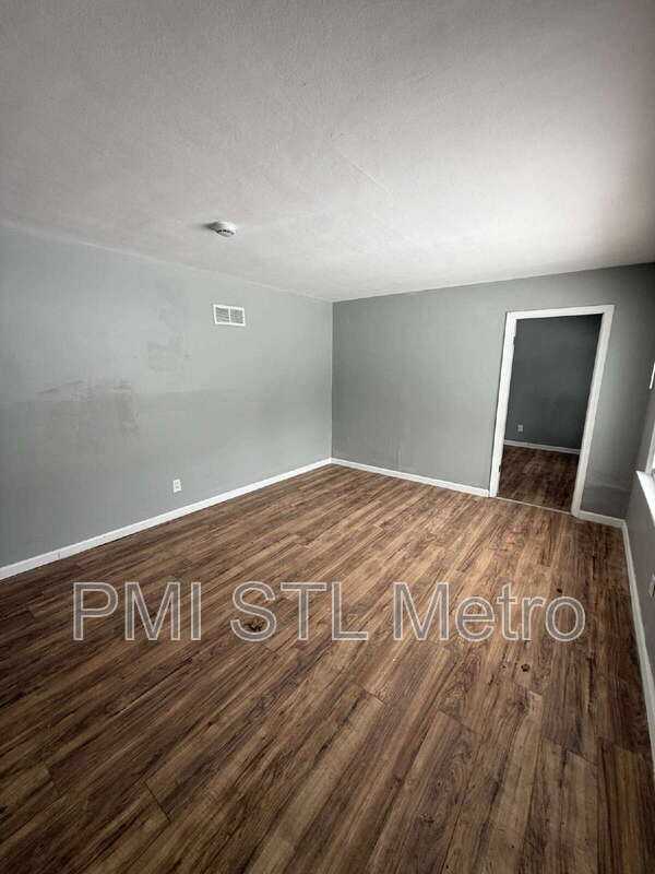 9729 Lorna Ln - Photo 7 of 8