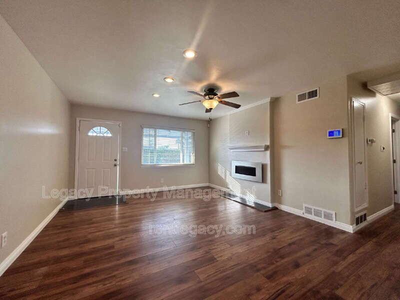 7118 Watt Ave - Photo 4 of 18