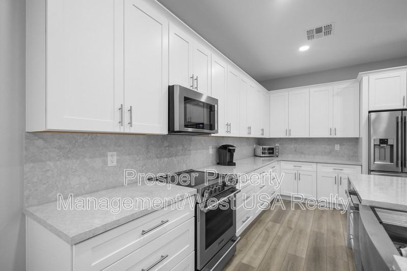 611 S Wilson St - Photo 2 of 28