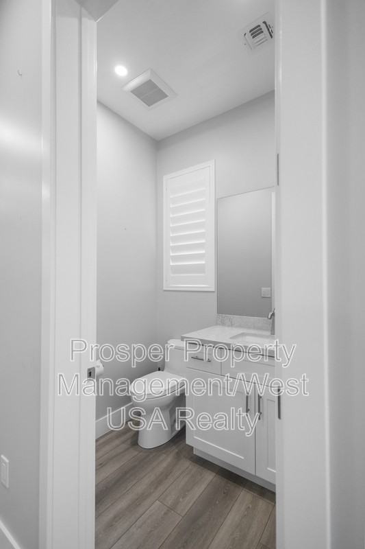 611 S Wilson St - Photo 4 of 28