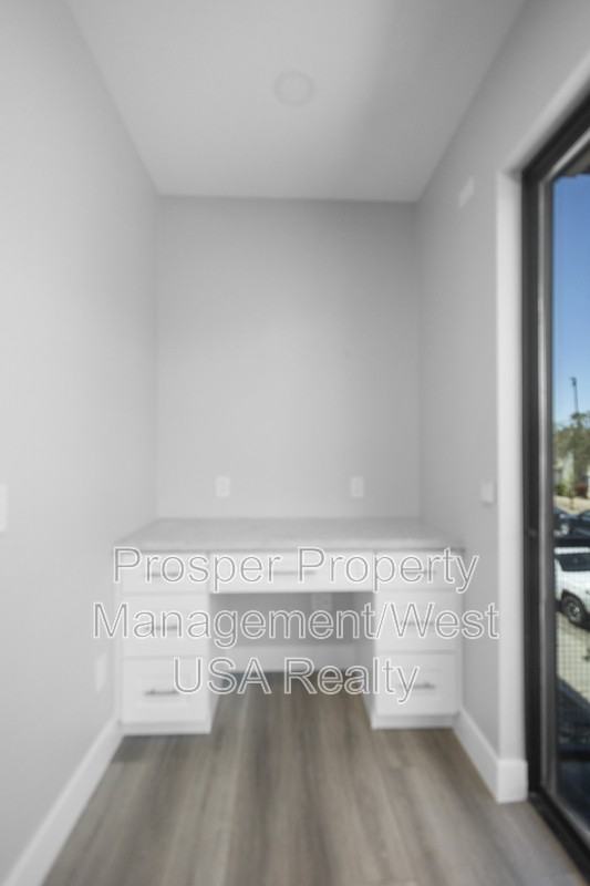 611 S Wilson St - Photo 5 of 28