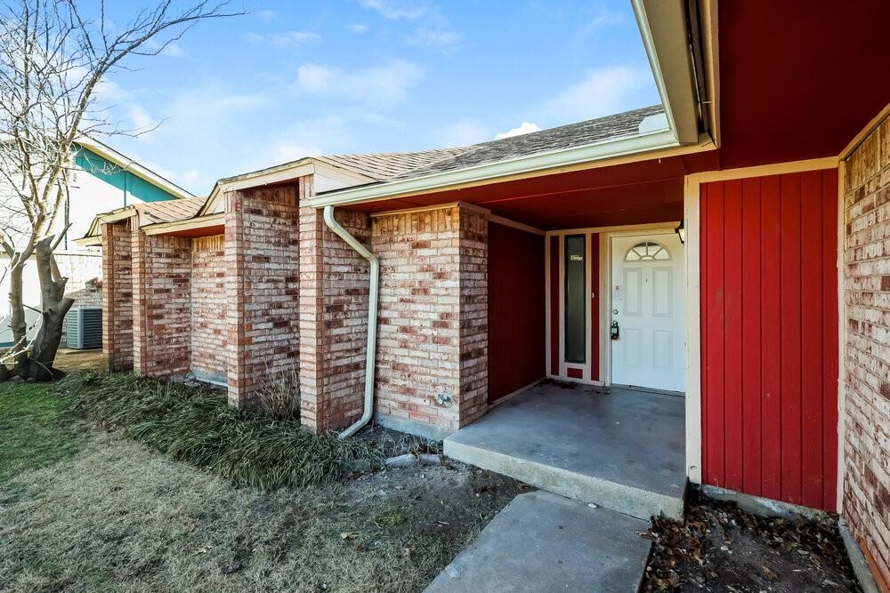 8220 Nw 112th Ter - Photo 3 of 16