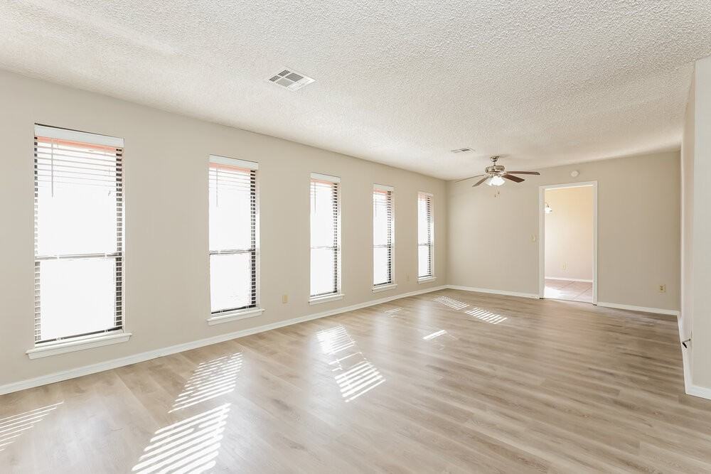 8220 Nw 112th Ter - Photo 4 of 16