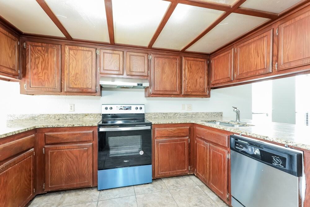 8220 Nw 112th Ter - Photo 6 of 16